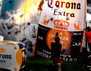 activaciones y promociones display