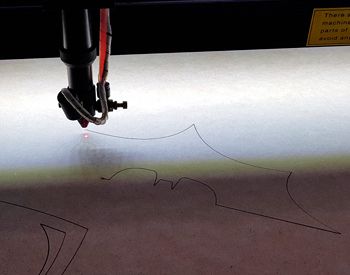 corte laser de materiales en display