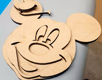 corte laser de materiales en display