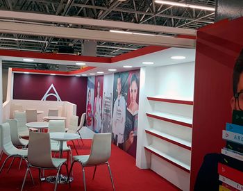 renta de mobiliario y equipo para exposiciones en display