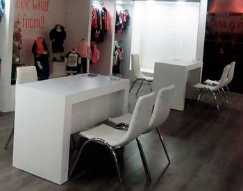 renta de mobiliario y equipo para exposiciones en display